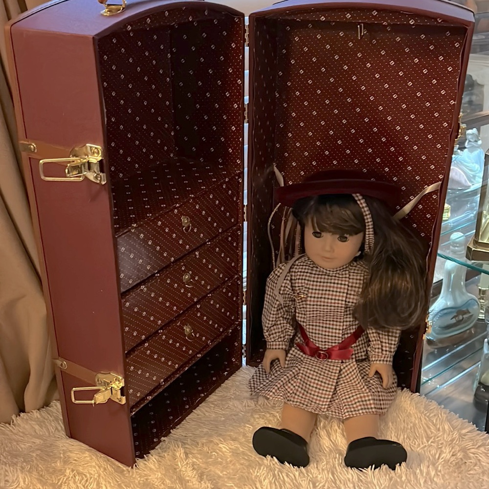 Am girl retired Samantha 90’s hard case  doll carrying wardrobe. Doll not inch.